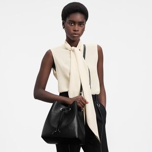 Louis Vuitton NéoNoé MM in Black Epi Leather